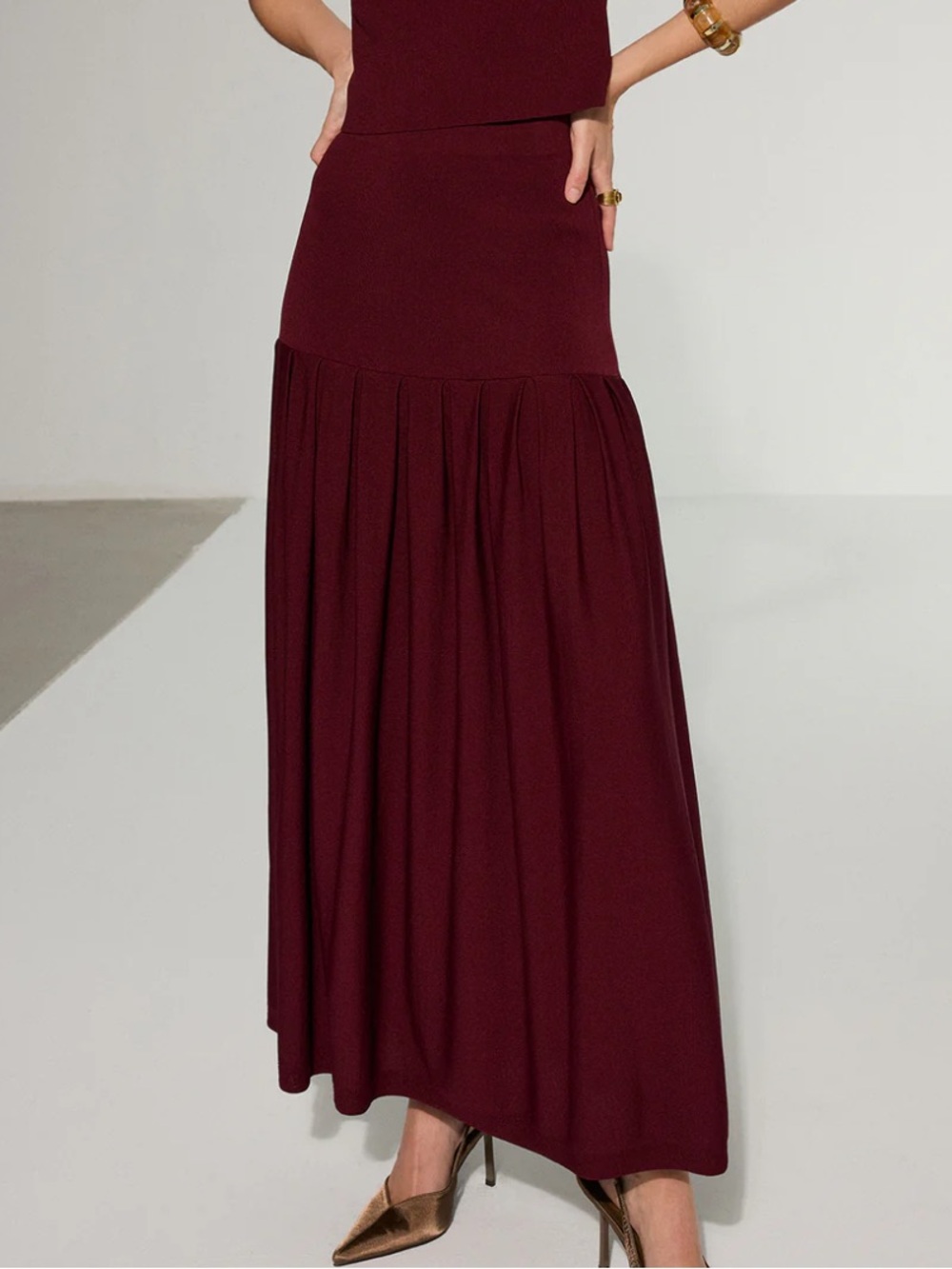 Commense Burgundy Sleeveless Cropped Top & Maxi Skirt Set - Picture 2 of 7
